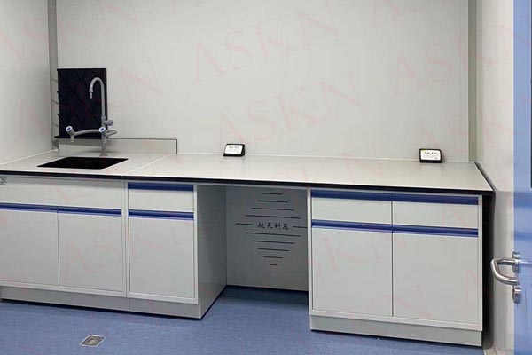 選購(gòu)實(shí)驗(yàn)室家具要考慮哪些問(wèn)題